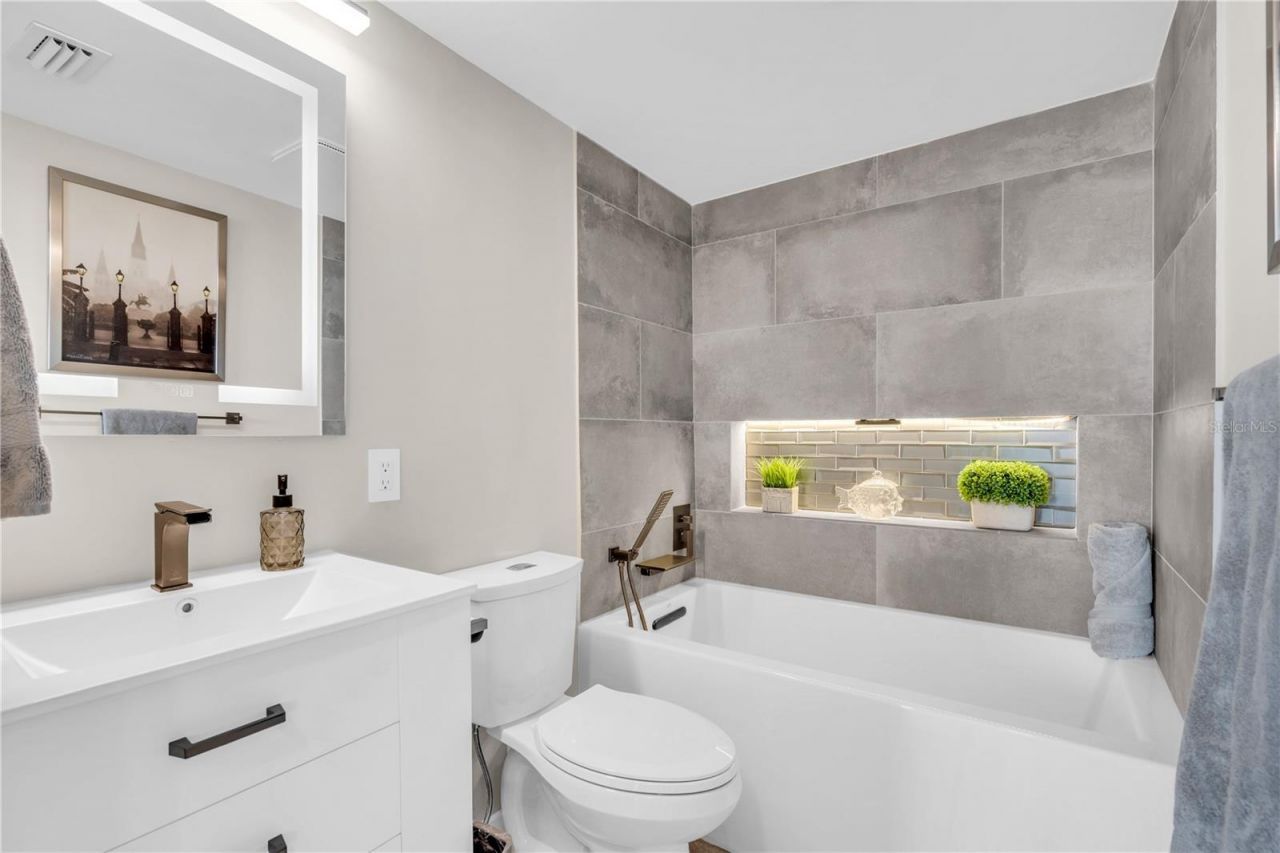 707 S Gulfstream Avenue, Unit 807, Sarasota, FL 34236 Photo