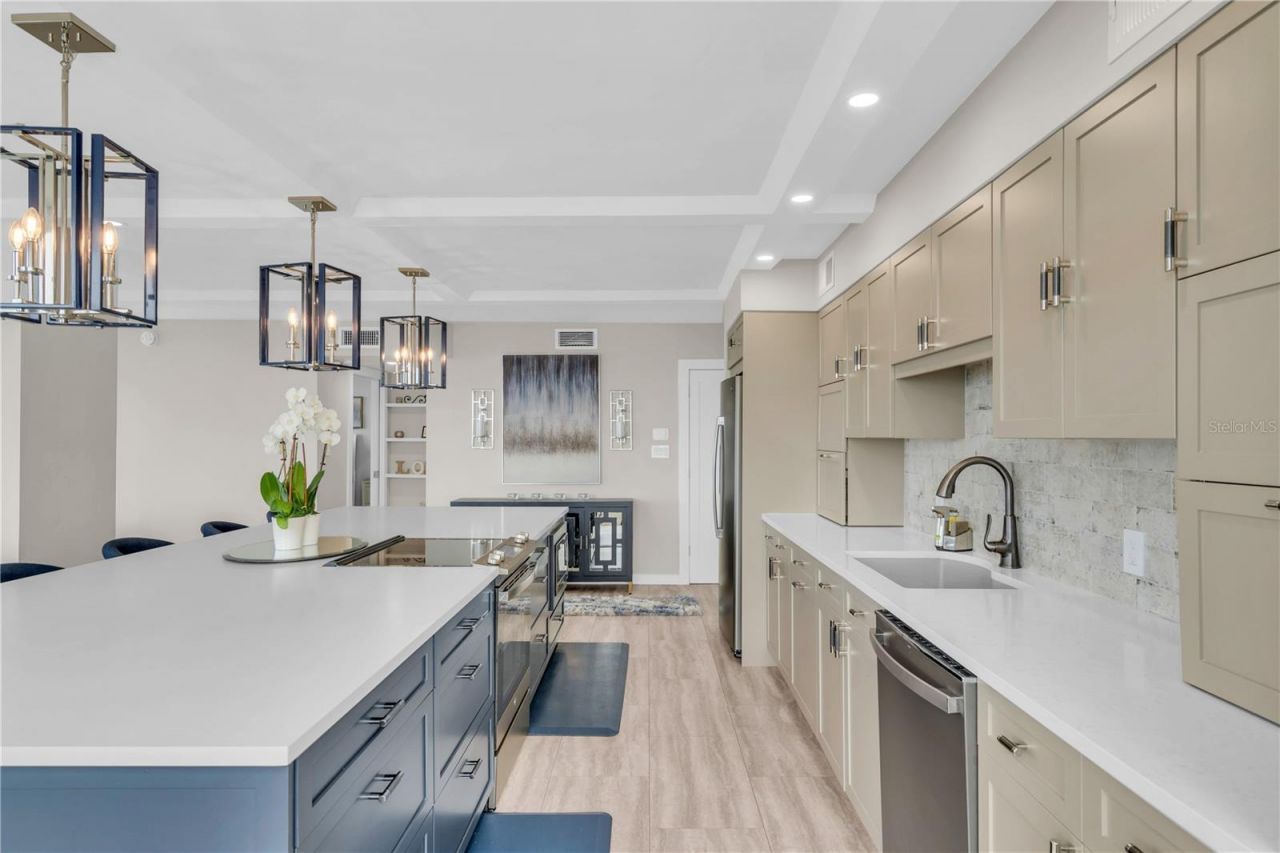 707 S Gulfstream Avenue, Unit 807, Sarasota, FL 34236 Photo