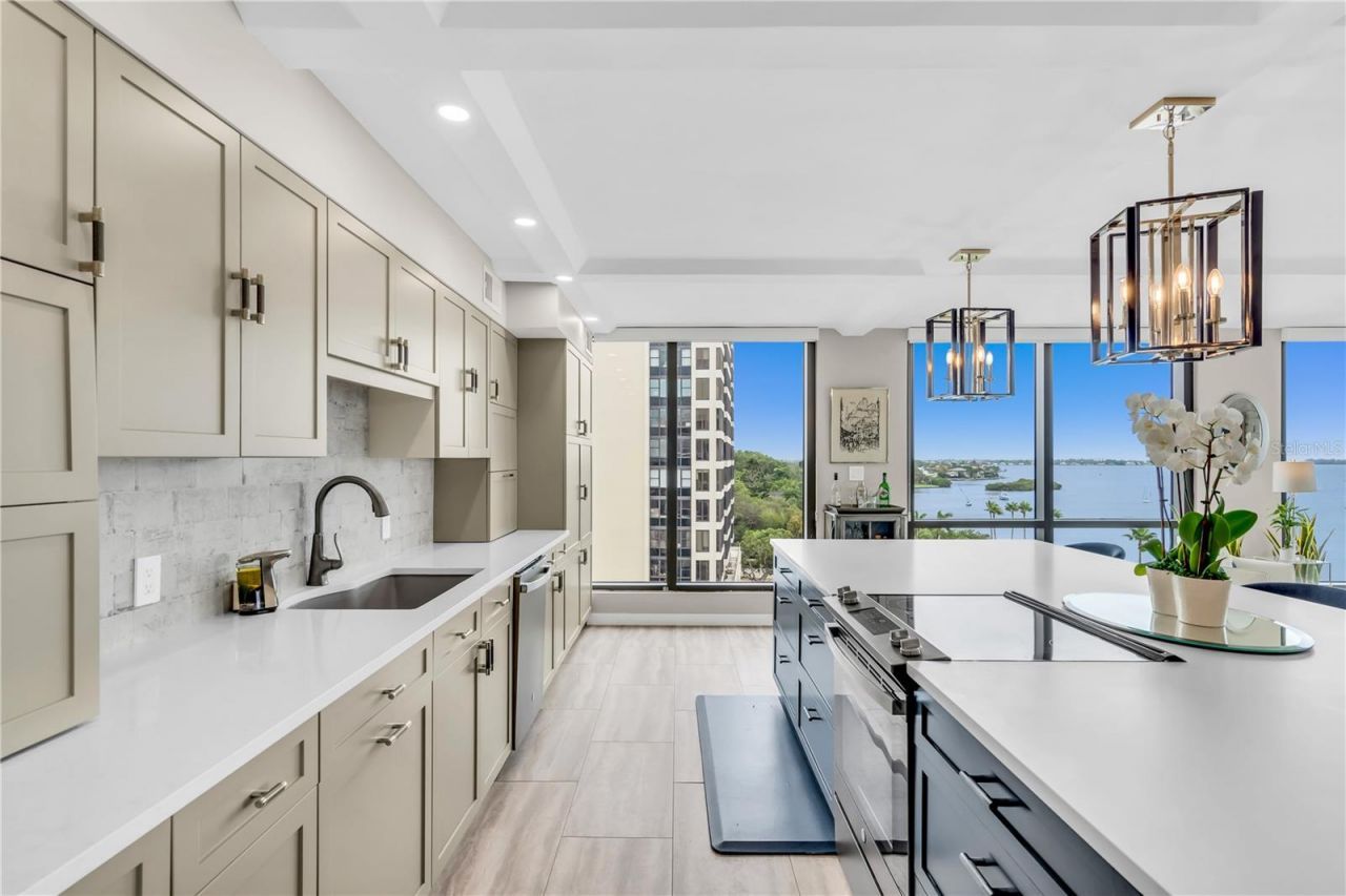 707 S Gulfstream Avenue, Unit 807, Sarasota, FL 34236 Photo