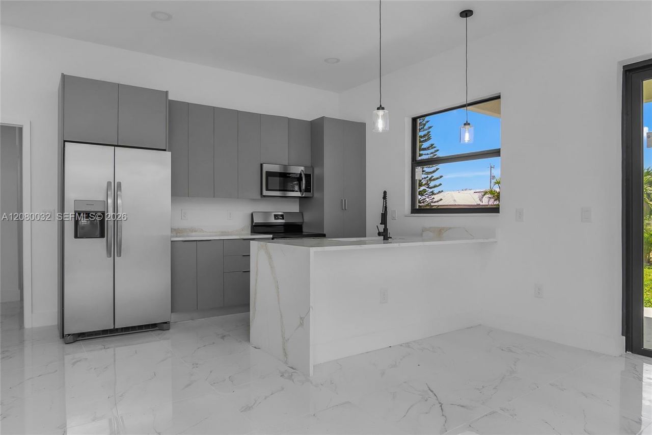 1208 NE 19th St , Cape Coral, FL 33909 Photo