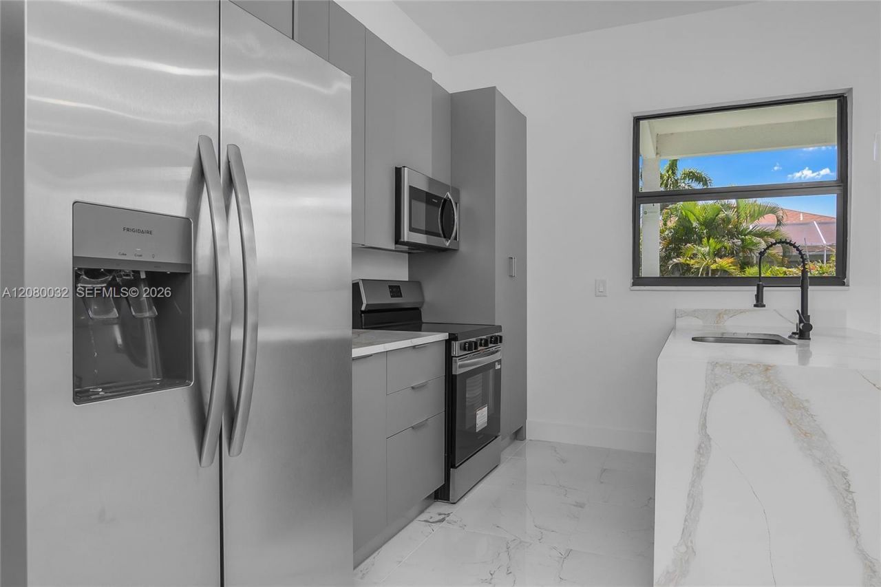 1208 NE 19th St , Cape Coral, FL 33909 Photo