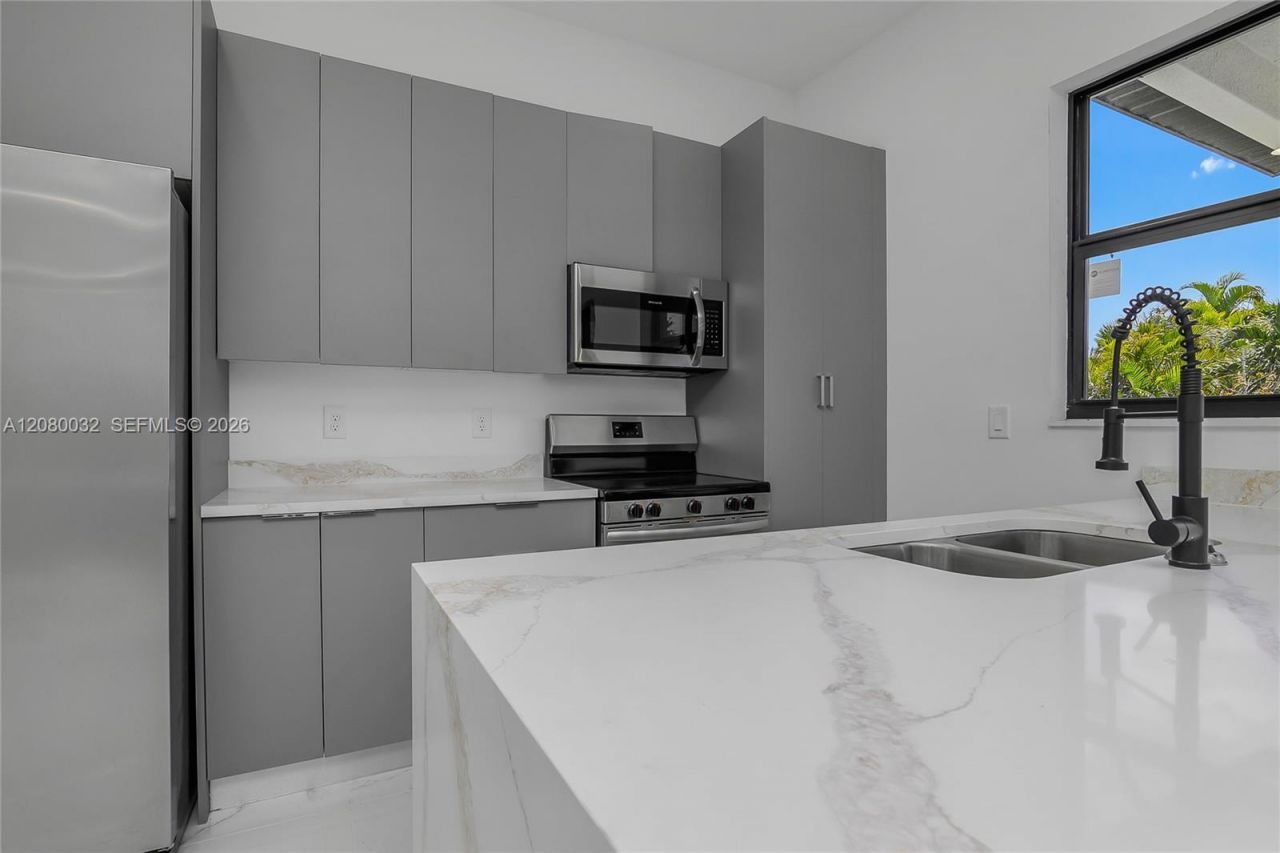1208 NE 19th St , Cape Coral, FL 33909 Photo
