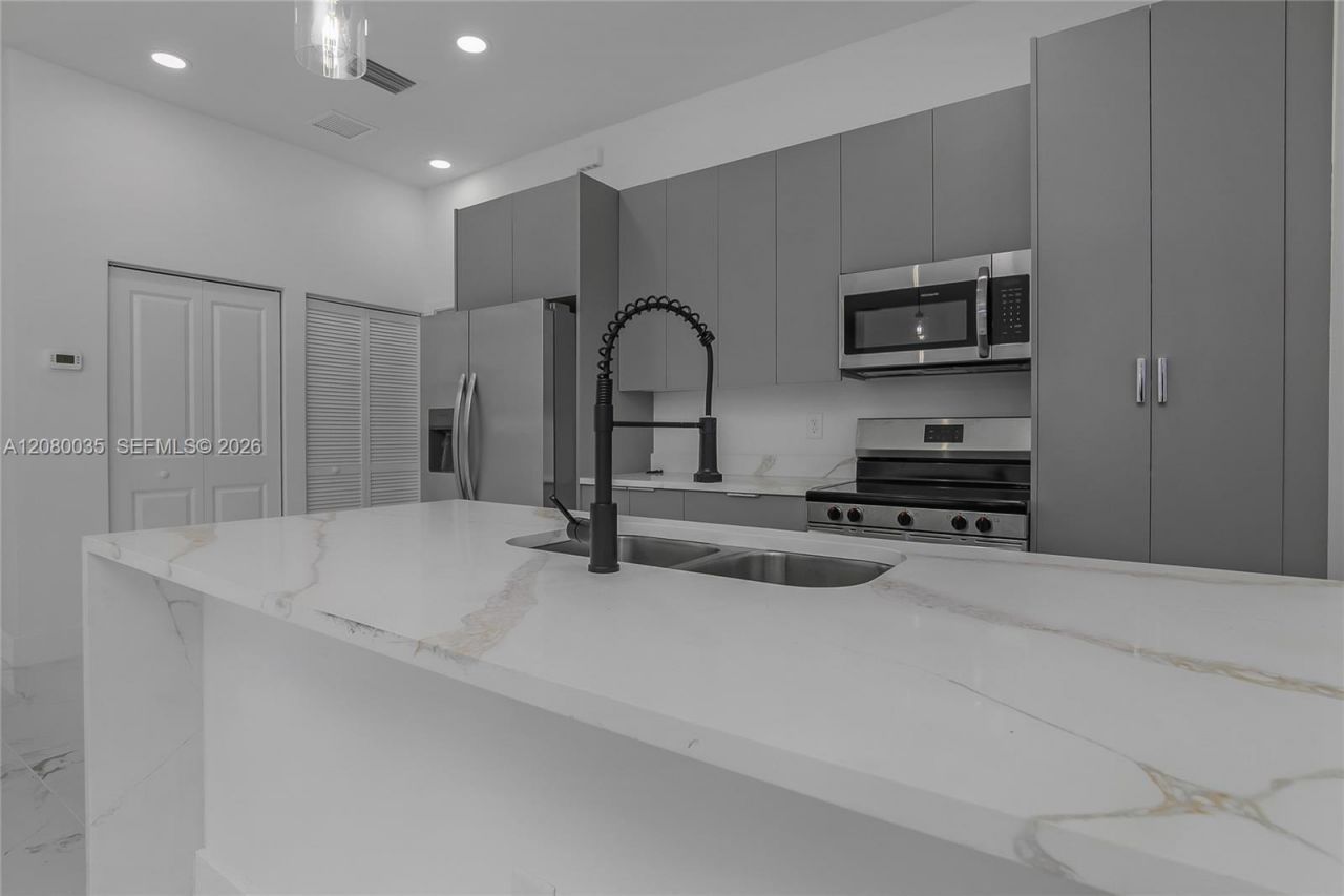 2035 NE 9th Ave , Cape Coral, FL 33909 Photo