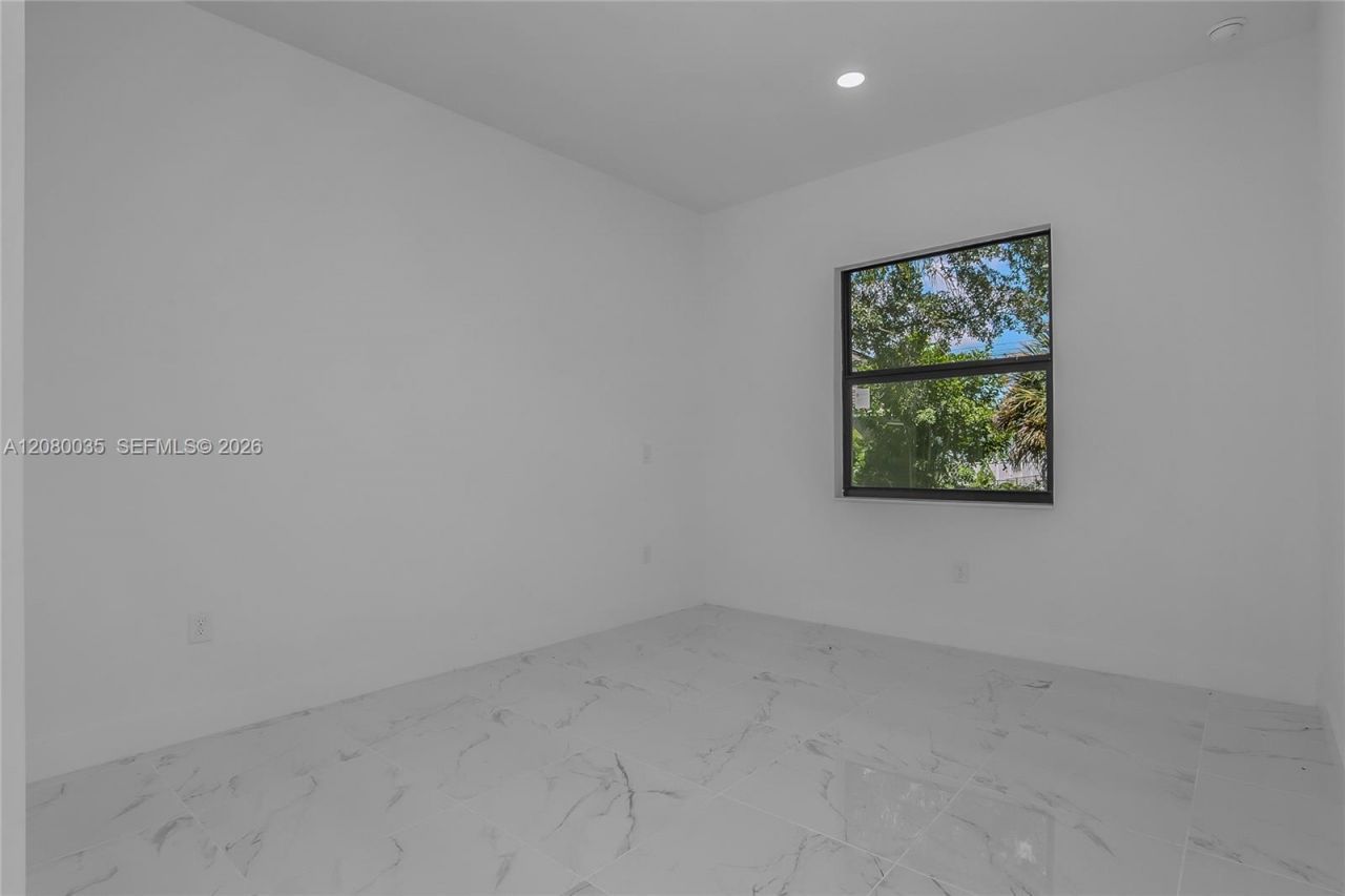 2035 NE 9th Ave , Cape Coral, FL 33909 Photo