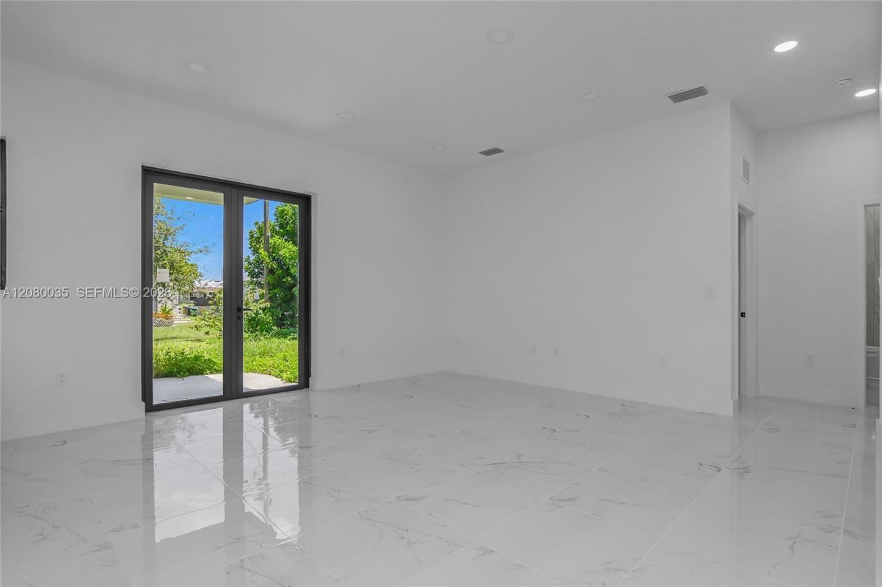 2035 NE 9th Ave , Cape Coral, FL 33909 Photo