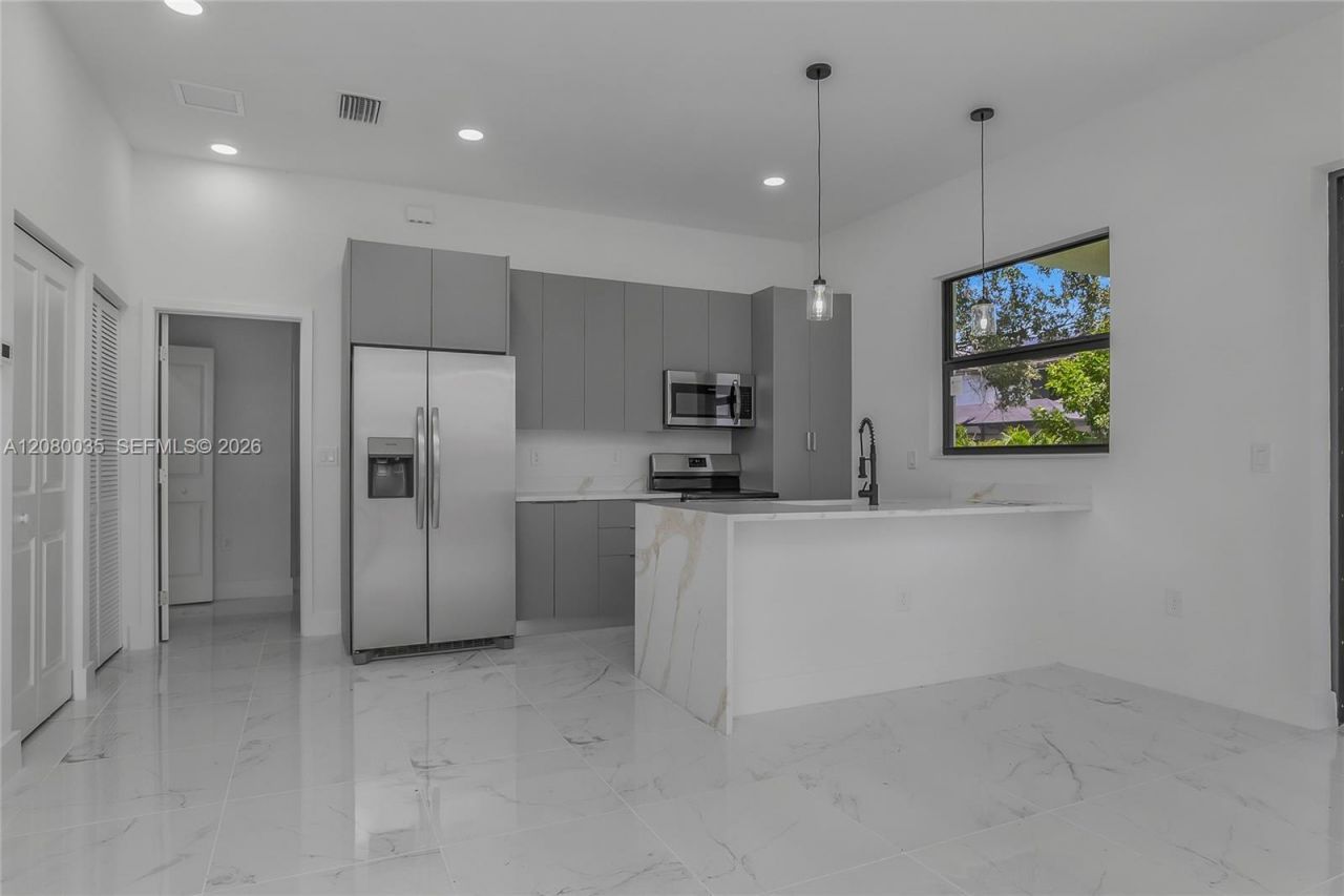 2035 NE 9th Ave , Cape Coral, FL 33909 Photo