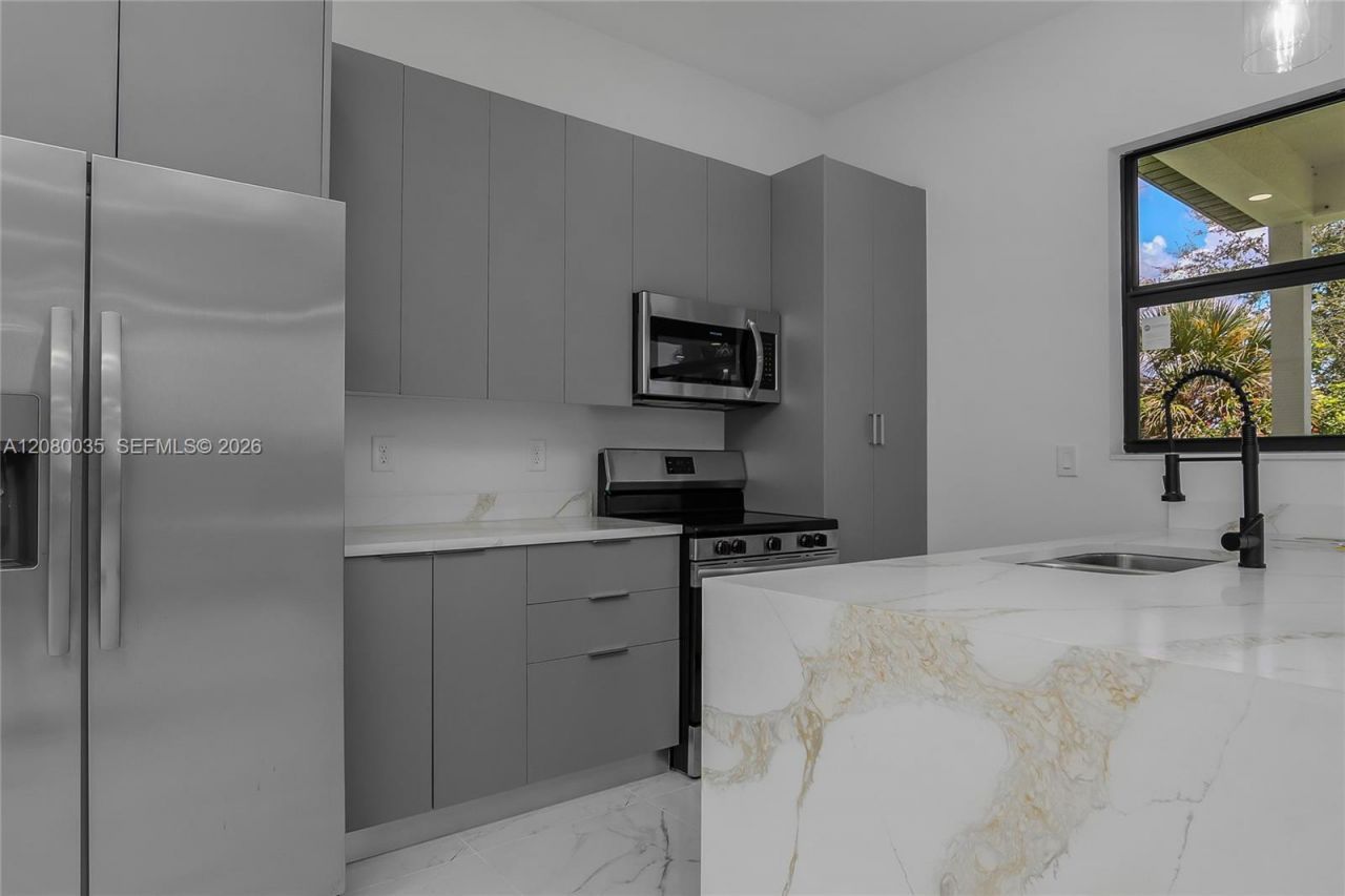 2035 NE 9th Ave , Cape Coral, FL 33909 Photo