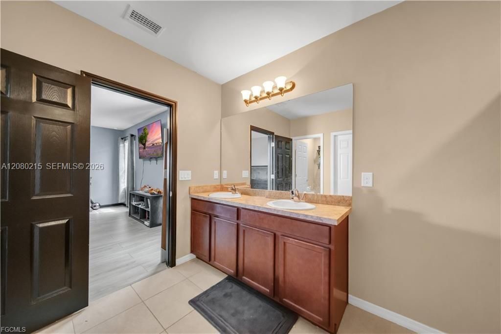 10549 Canal Brook Ln , Lehigh Acres, FL 33936 Photo