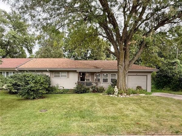 621 Cimarron Trail, Belton, MO 64012