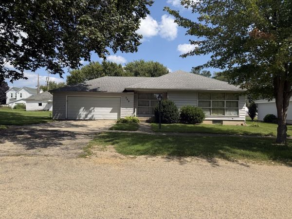 209 S 4th Avenue , Forreston, IL 61030