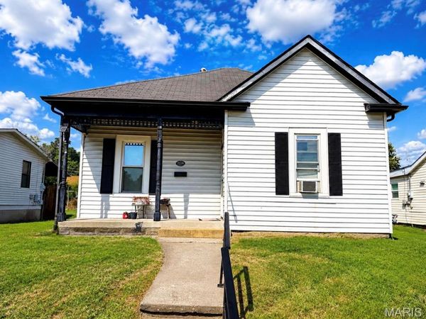 2119 N 4th Street, St Charles, MO 63301