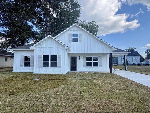 504 1st Ave., Amory, MS 38821