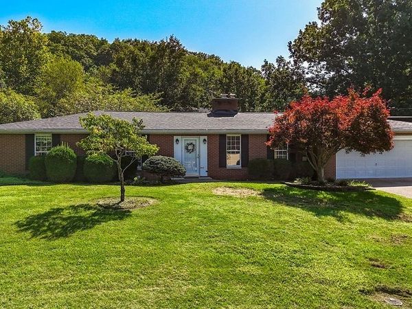 942 Pine Street , Belpre, OH 45714