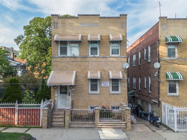 811 Penfield Street , Bronx, NY 10470