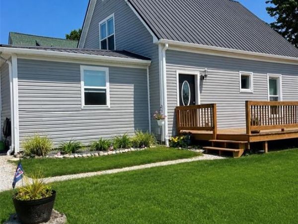 720 Chase Street , Hillsboro, IL 62049