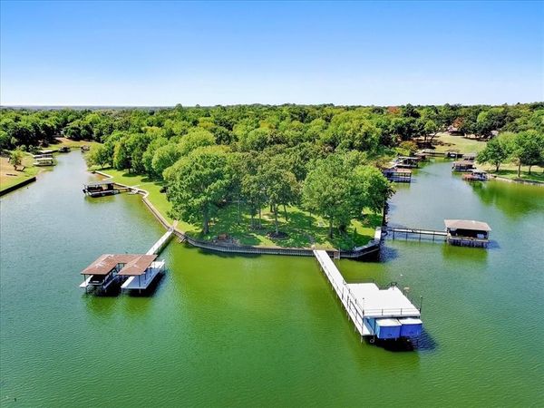 122 Knights Circle , Streetman, TX 75859