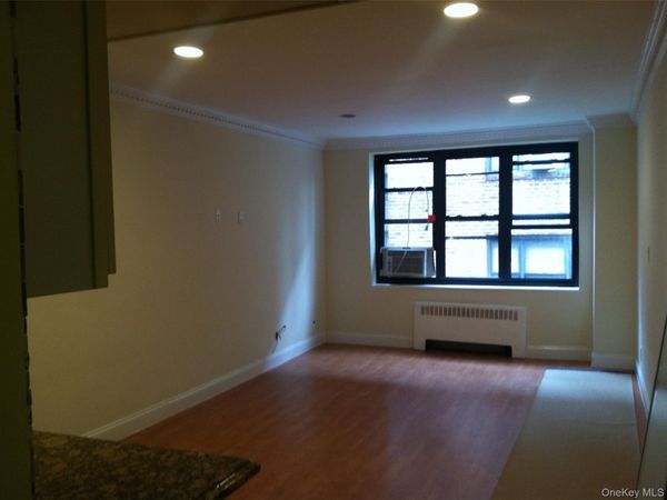 15 Canterbury , Unit C-13, Great Neck Plaza, NY 11021