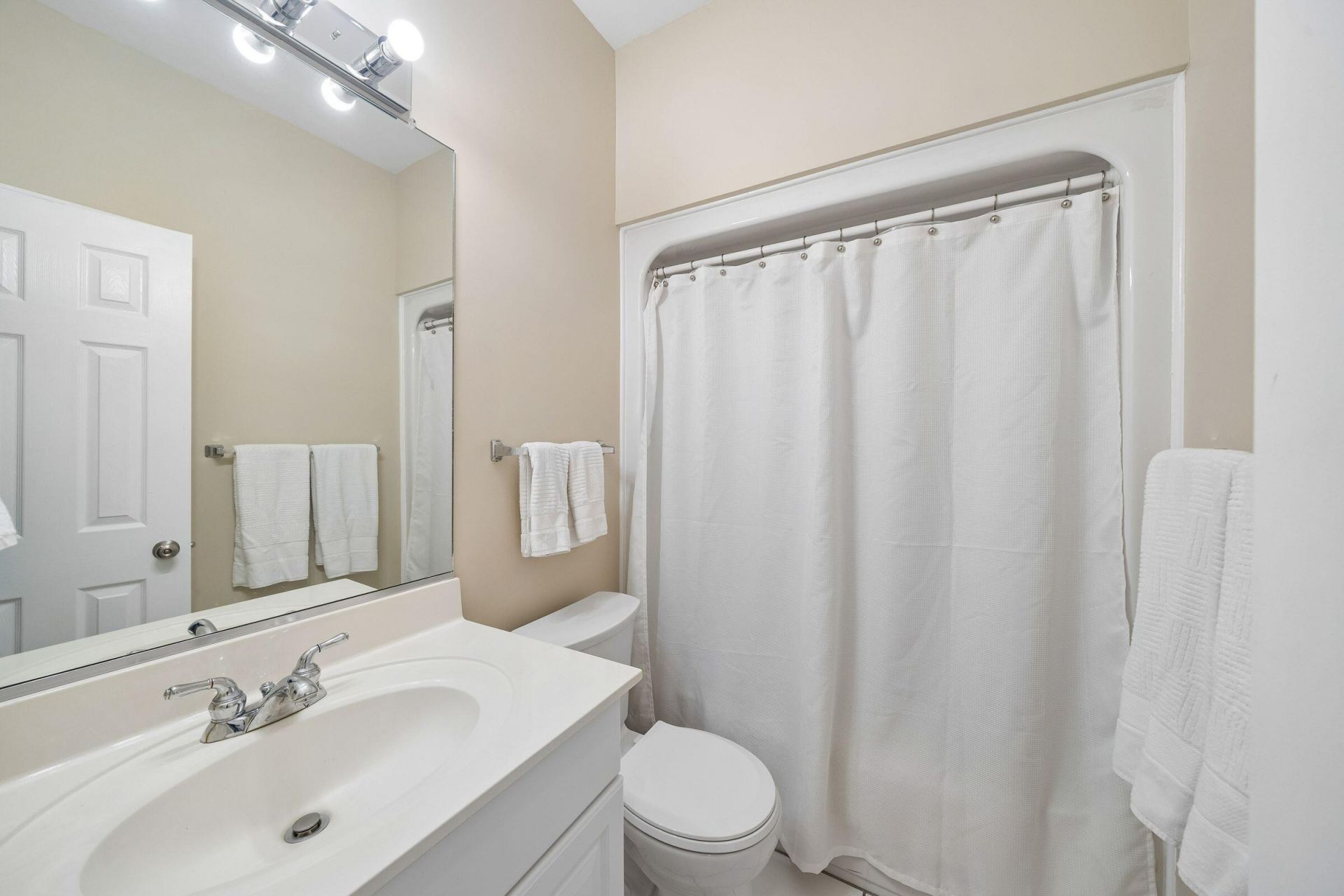 697 Hamlet Circle Photo 36