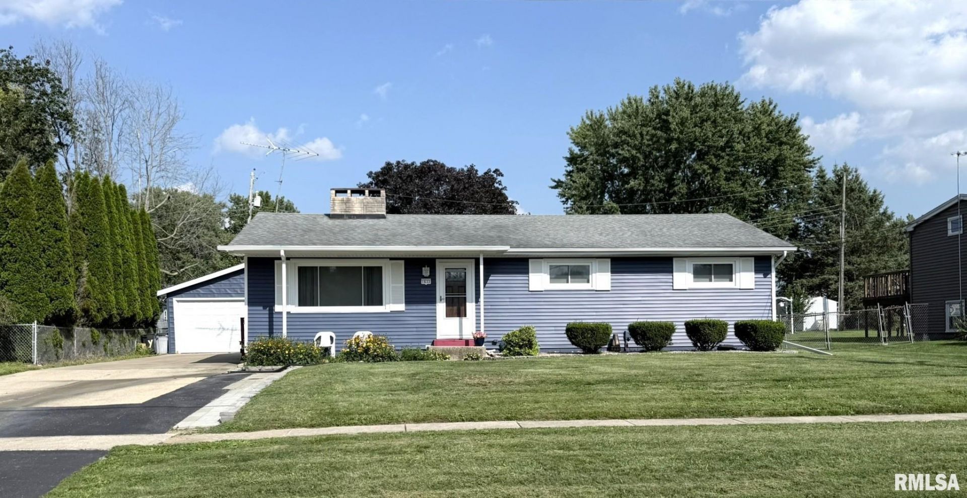 1633 N Farnham Street, Galesburg, IL 61401 Main Photo