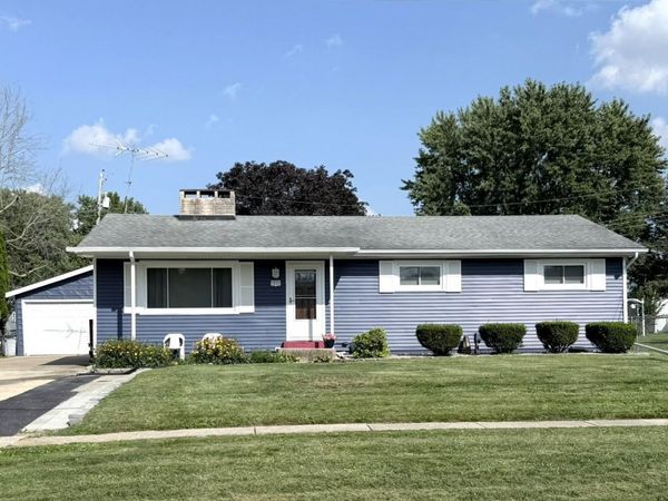 1633 N FARNHAM Street, Galesburg, IL 61401