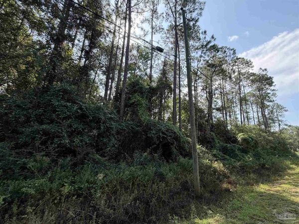 000 N 14th Ave, Milton, FL 32583