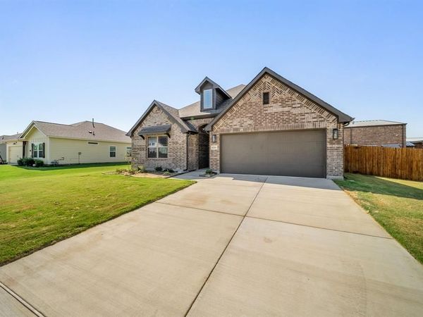 606 Austen Avenue , Tioga, TX 76271