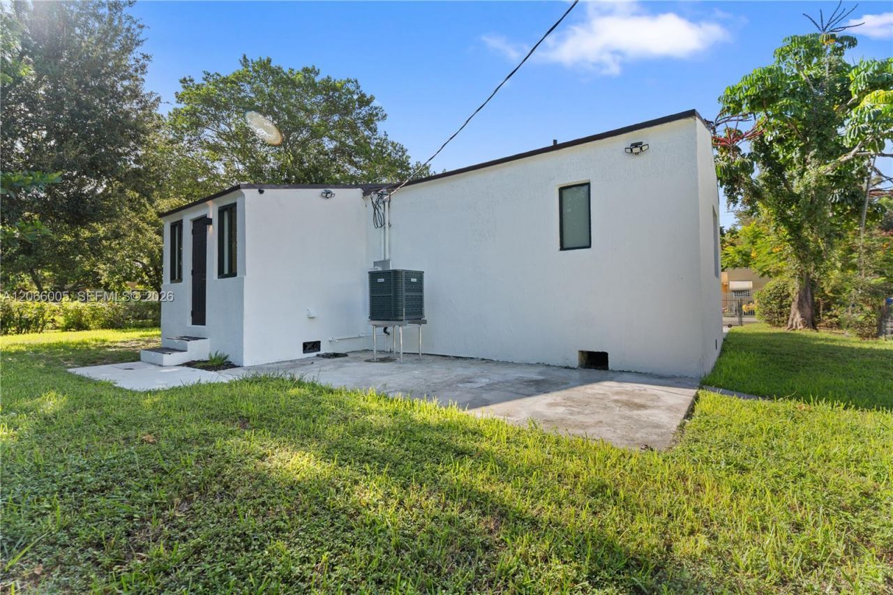 1771 NW 48th St , Miami, FL 33142 Photo