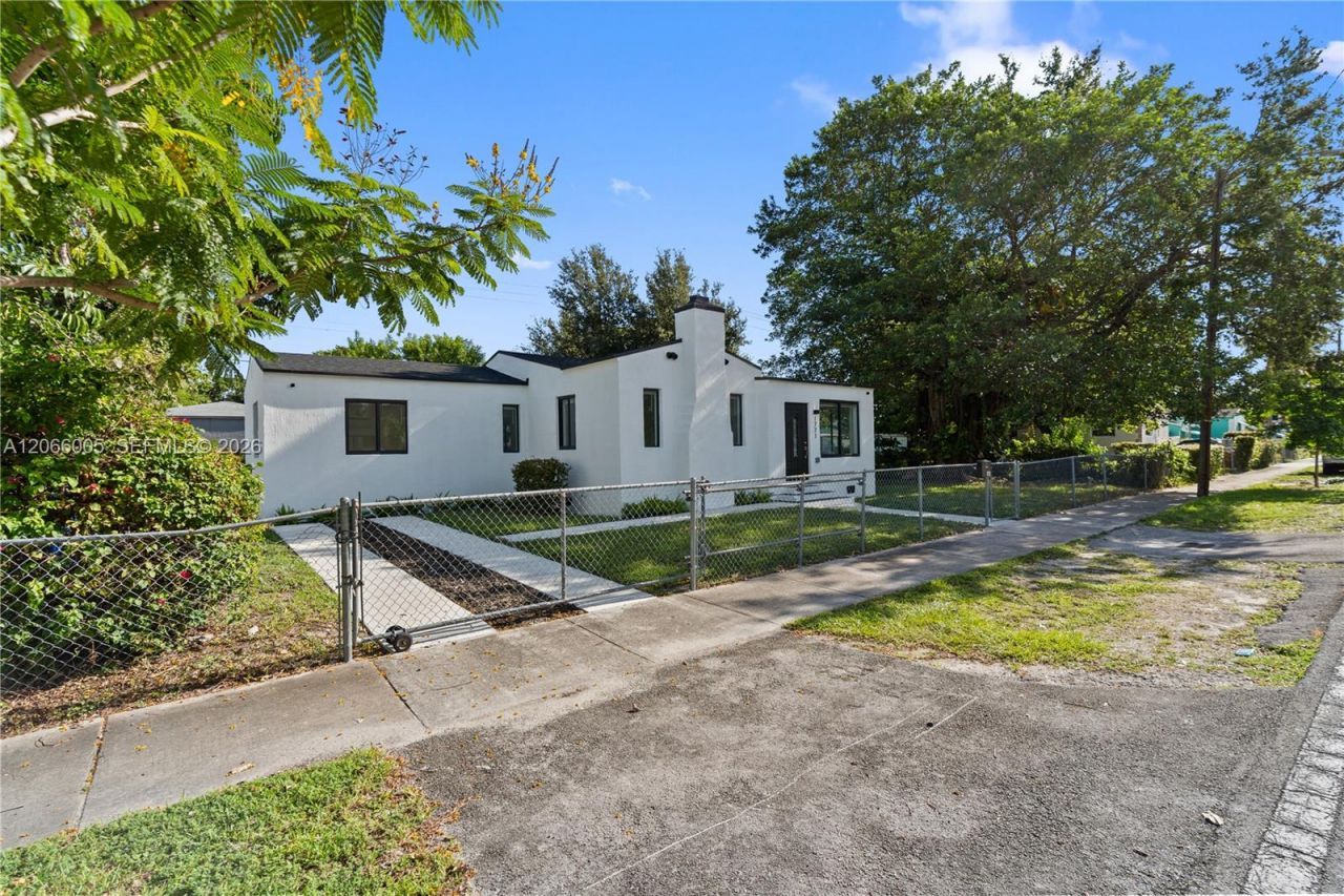 1771 NW 48th St , Miami, FL 33142 Photo