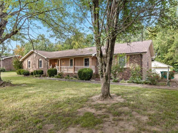 607 N Palmers Chapel Rd, White House, TN 37188