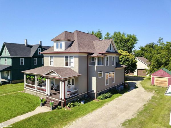 1137 West Street, Grinnell, IA 50112
