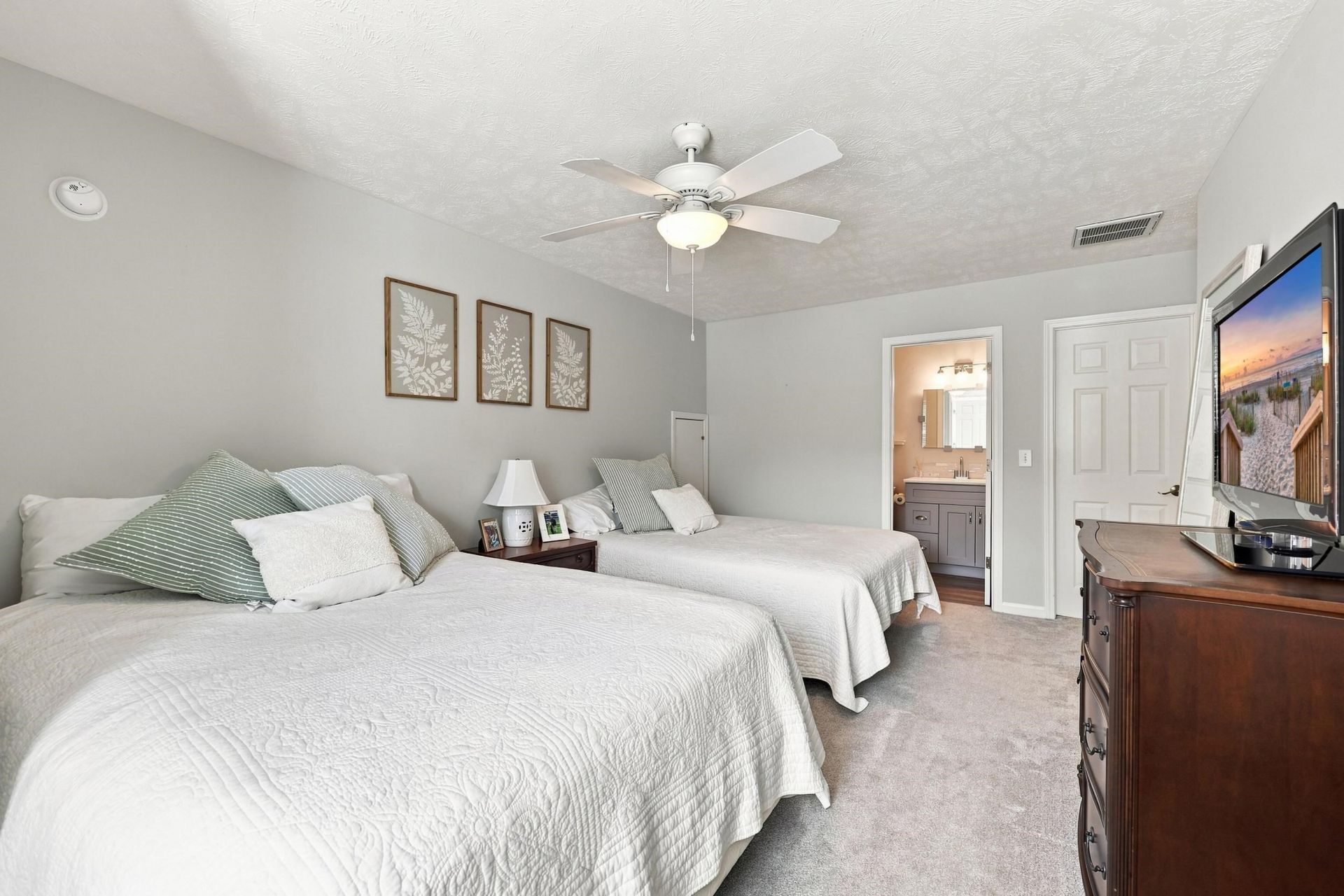4545 Lighthouse Dr. Photo 17