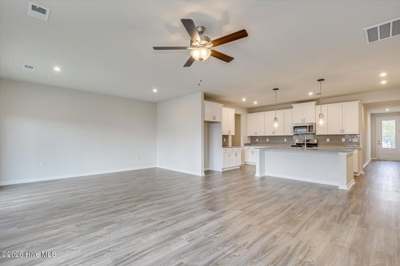 4658 Hartshorn Circle Photo 6