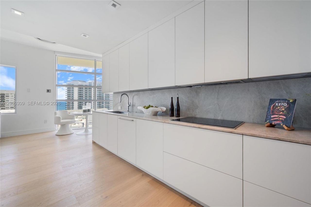6101 Aqua Ave, Unit PH11A, Miami Beach, FL 33141 Photo