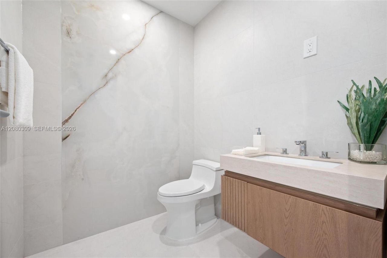 6101 Aqua Ave, Unit PH11A, Miami Beach, FL 33141 Photo