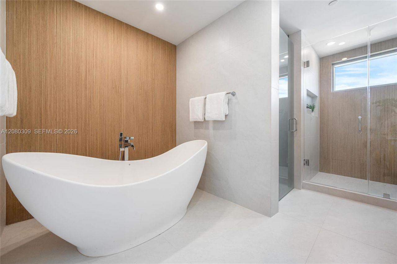 6101 Aqua Ave, Unit PH11A, Miami Beach, FL 33141 Photo