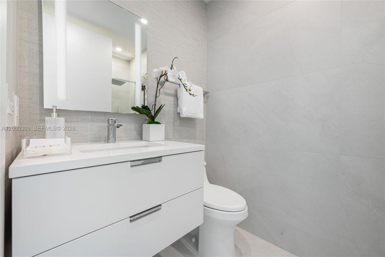 6101 Aqua Ave, Unit PH11A, Miami Beach, FL 33141 Photo