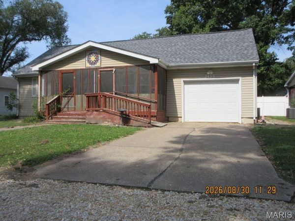 2415 N Carolina Street , Louisiana, MO 63353