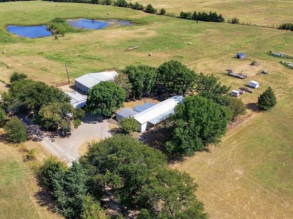 878 County Road 2900, Dodd City, TX 75438