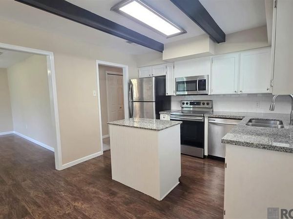 1047 Arcadia Dr, Baton Rouge, LA 70810
