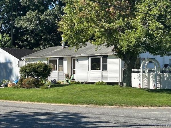 8 Durst Drive , Selden, NY 11784