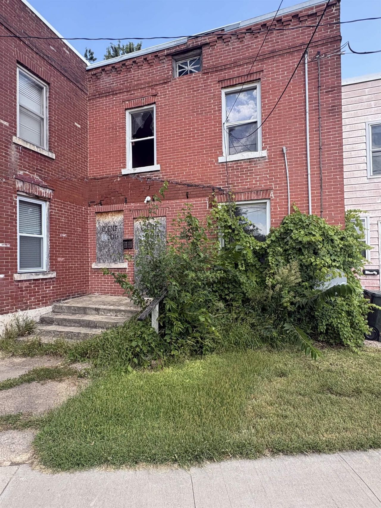 419 E Wellingtoin Street, Waterloo, IA 50701 Main Photo
