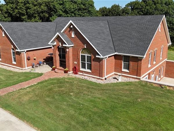 1313 SE Moore Road, St Joseph, MO 64504