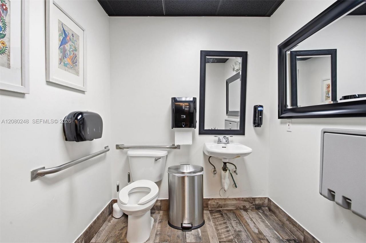 Pembroke Rd, Pembroke Pines, FL 33025 Photo
