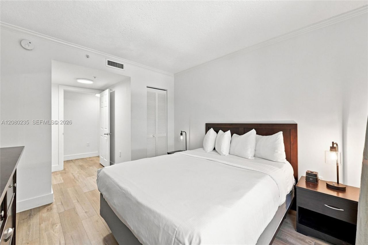 2951 S Bayshore Dr , Unit 305, Miami, FL 33133 Photo