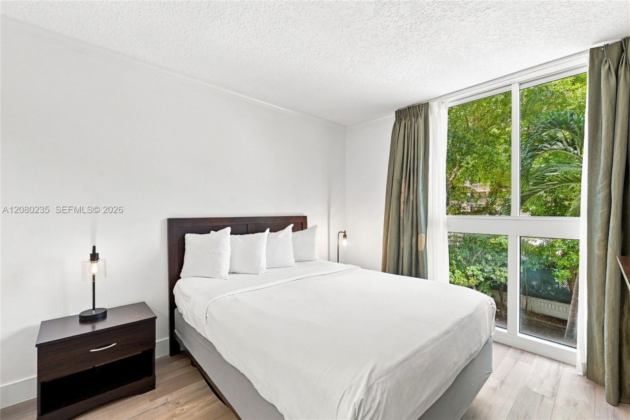 2951 S Bayshore Dr , Unit 305, Miami, FL 33133 Photo