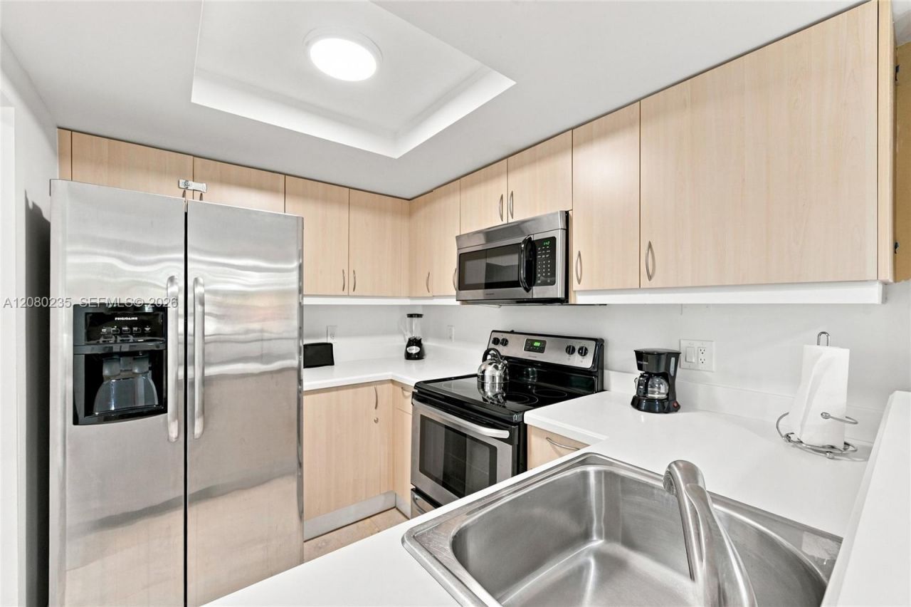 2951 S Bayshore Dr , Unit 305, Miami, FL 33133 Photo
