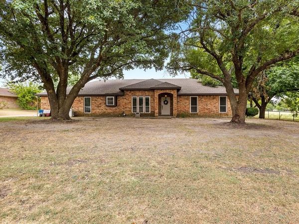 844 Fm 2194 , Farmersville, TX 75442