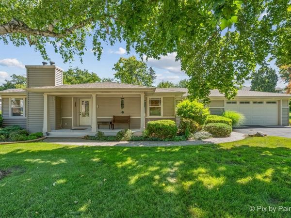 418 Lake Shore Boulevard, Wauconda, IL 60084