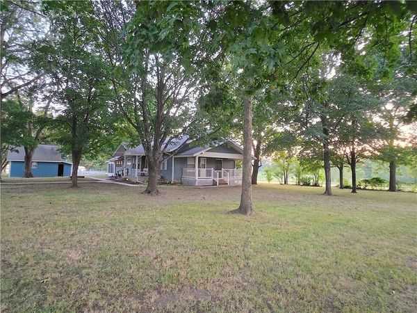 1002 W 4th Avenue, Garnett, KS 66032