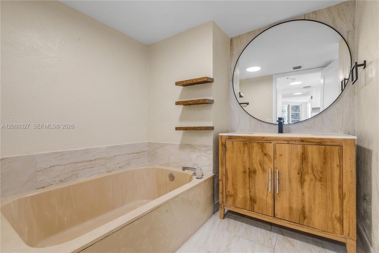 1717 N Bayshore Dr , Unit A-1541, Miami, FL 33132 Photo